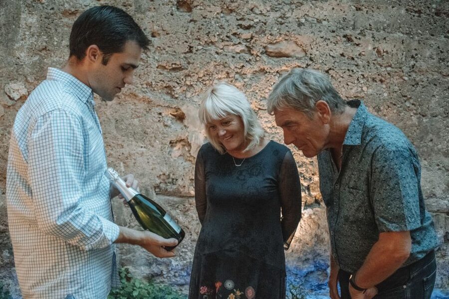 Valencia: Old Town Tour, Wine & Tapas in an 11th c. Monument - Guide personalities that turn the walk into a story