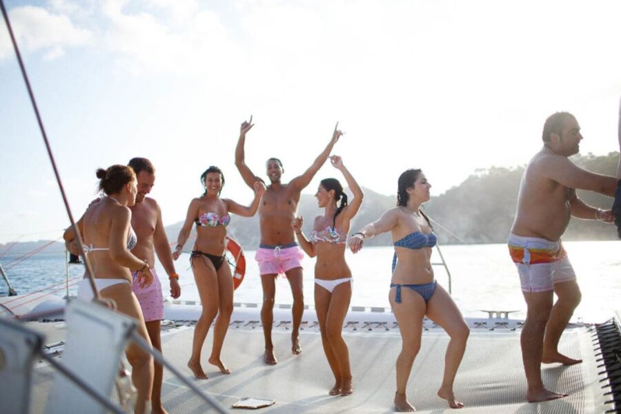 Valencia: Sailing Catamaran Cruise with Valencian Lunch - The swim stop: when the sea is the main event