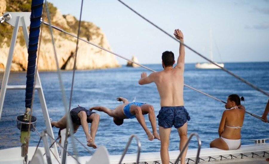 Valencia: Sailing Catamaran Cruise with Valencian Lunch - Net seating option: the difference between good and great
