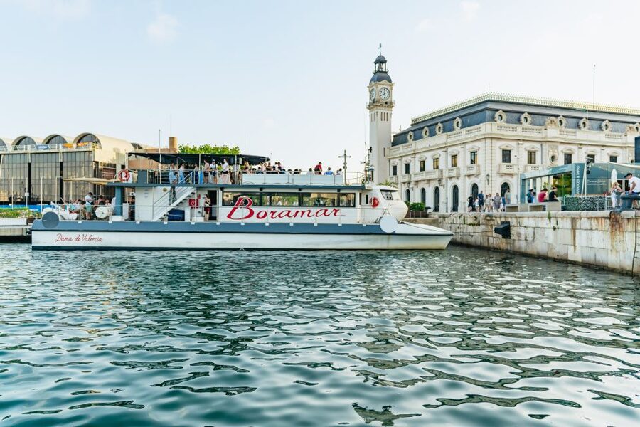 Valencia: Sunset or Daytime Catamaran Cruise with Drink - The drink, the music, and the Saturday DJ factor