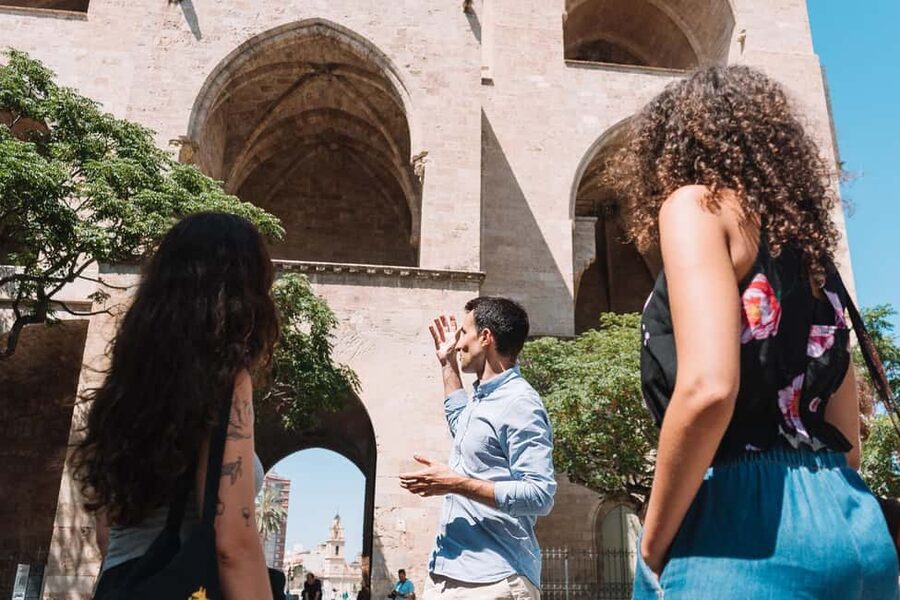 Valencia: Tapas and Drinks Evening Tour - What You Actually Get: 10 to 12 Portions of Dinner, Plus Drinks