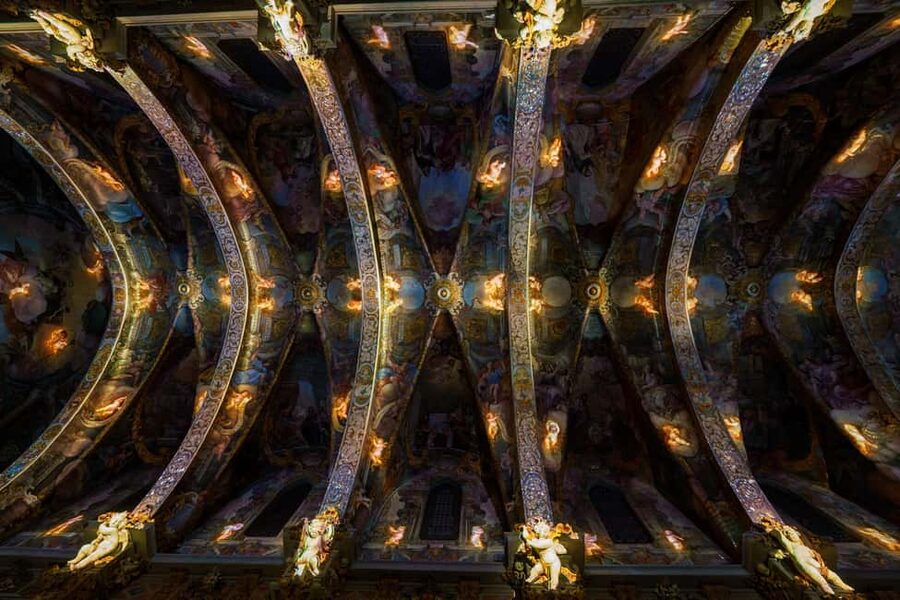 Valencia: The Light of Saint Nicholas - Fresco ceilings and the 13th-century building story