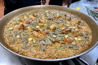 Valencian paella cooking class, tapas and visit to Ruzafa market.