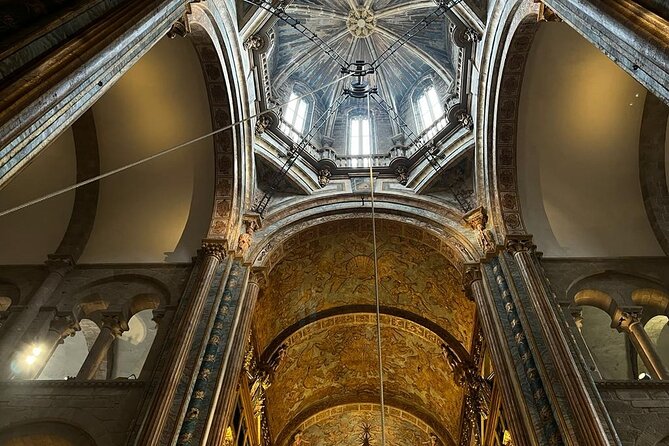 Visit to the Cathedral of Santiago + Portico de la Gloria Option - How the guide and your headset shape the experience