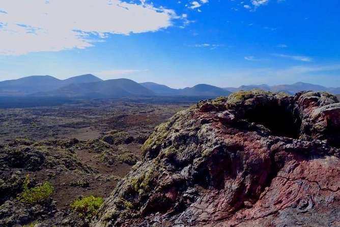 Volcano Trekking Tour (Timanfaya eruptions) - Photo moments and the color of the rocks