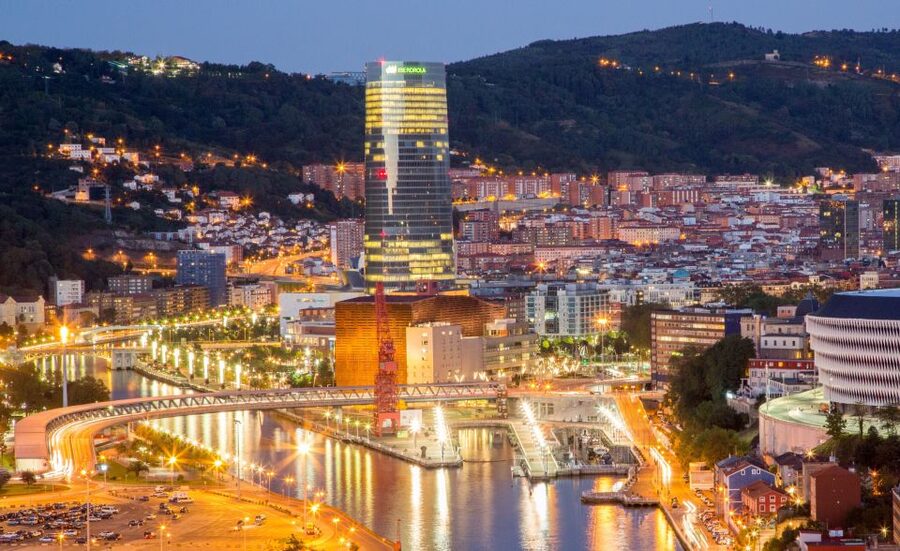 Walking Tour in Bilbao - Start at Arriaga Theatre, then get oriented fast