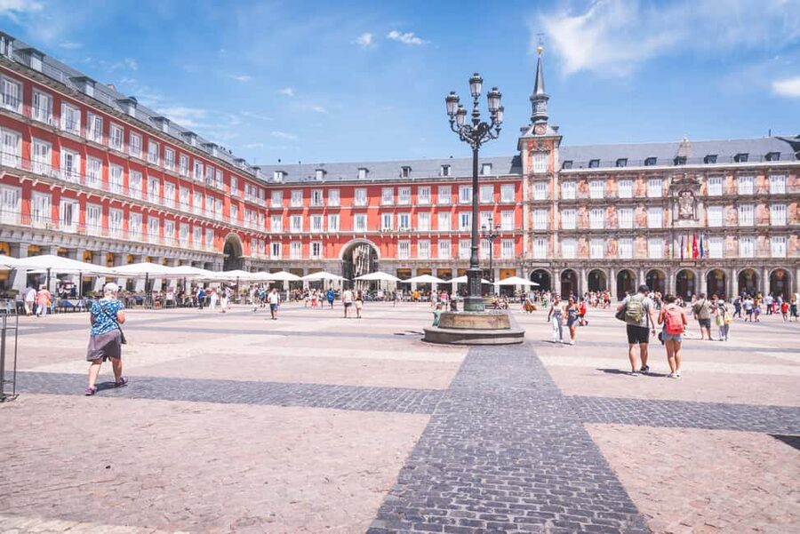 Walking Tour Madrid +Pintxo +Drink - Almudena Cathedral and the Royal Palace Area, City Layers in One Route