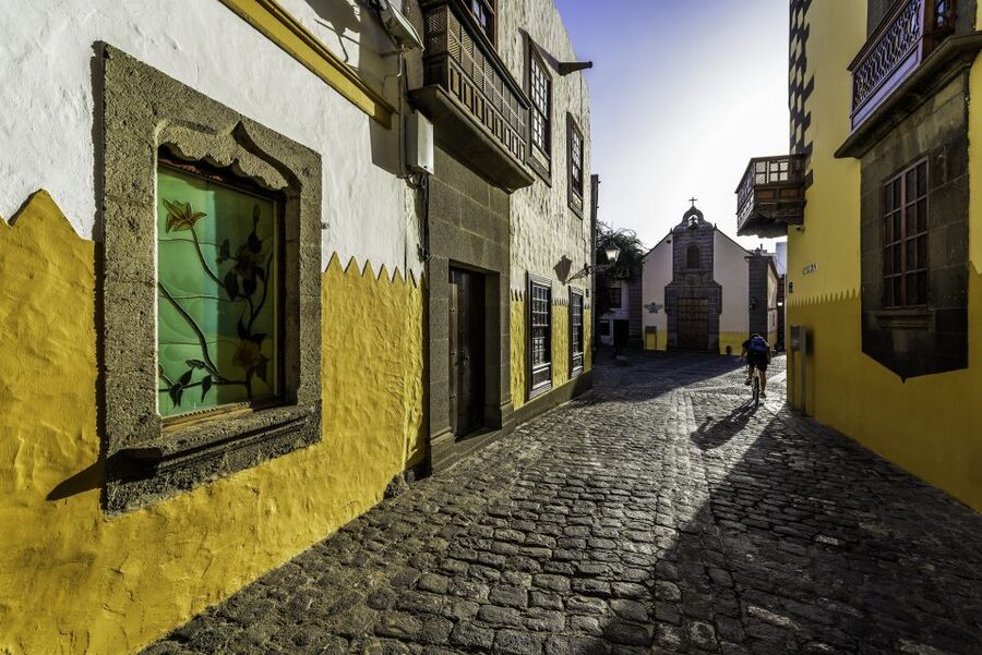 Walking tour Vegueta Old Town Las Palmas ( only in english) - Plaza del Pilar Nuevo and the central well tradition