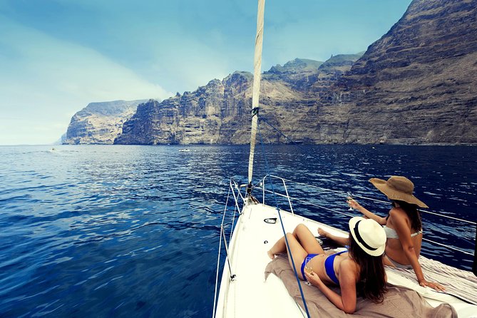 Whales & Dolphins watching in exclusive sailboat - How the crew keeps whale watching respectful and effective